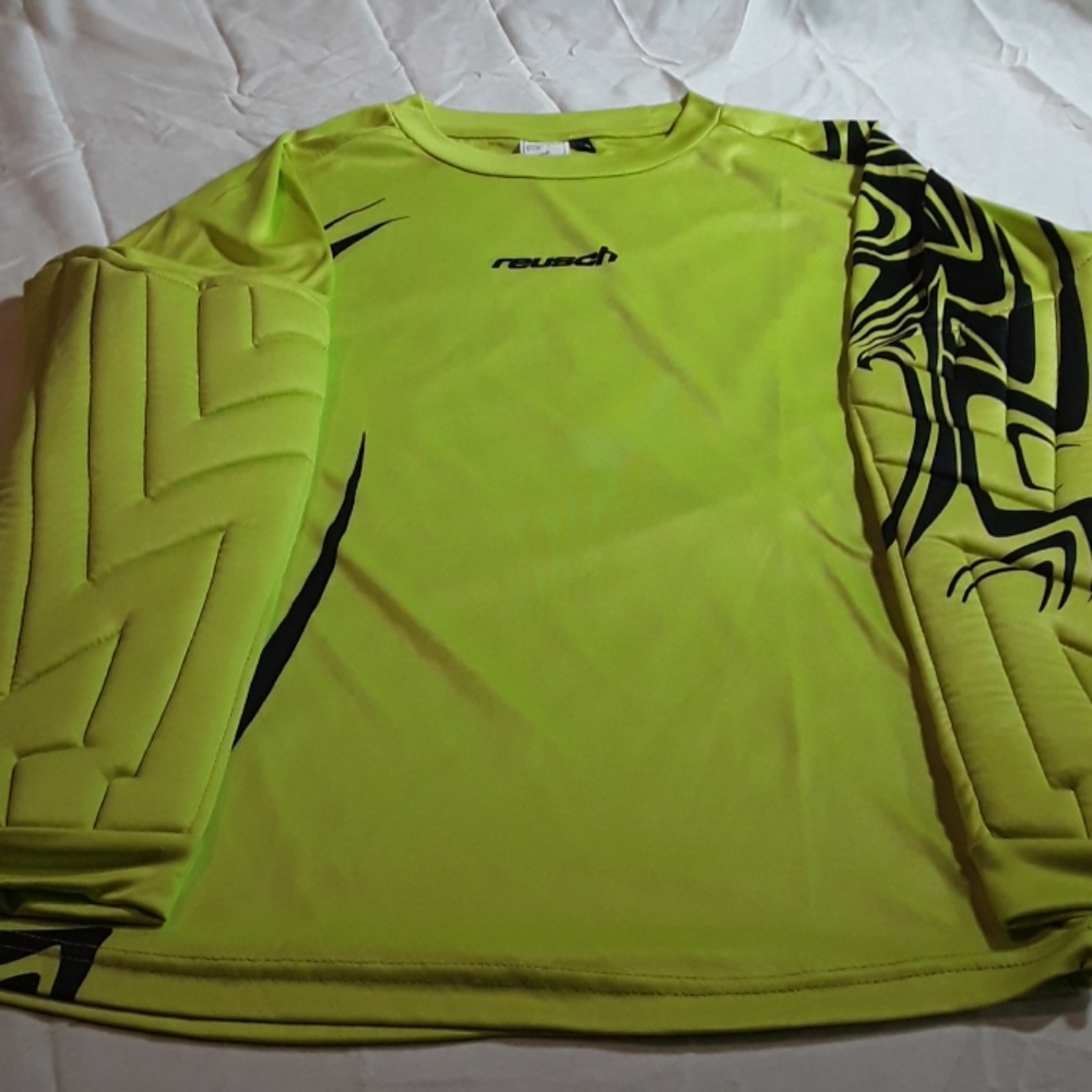 Reusch soccer shirt with padded sleeves